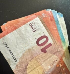 Can I pay for the bus with euros in Antigua?